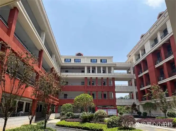 保定市麓谷高级中学