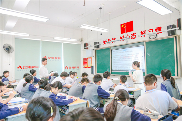 保定市同升湖实验学校复读部