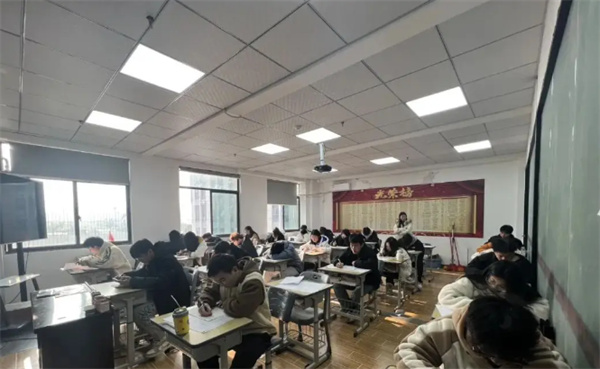 保定学士通单招培训